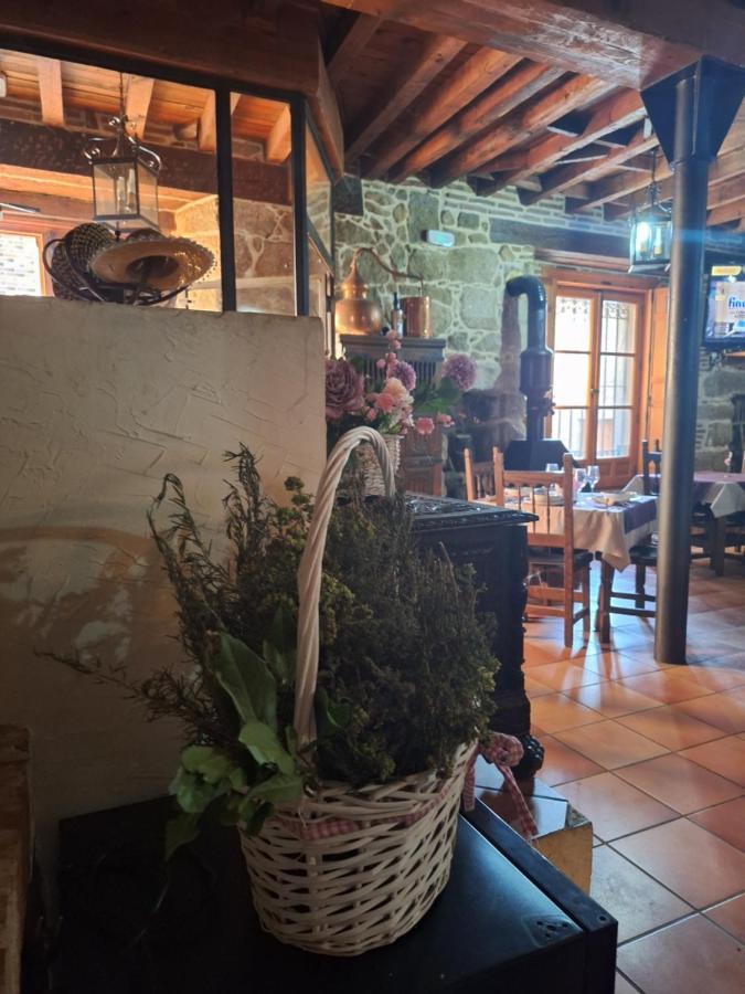 Hostal El Patio Restaurante San Bartolomé de Pinares Εξωτερικό φωτογραφία