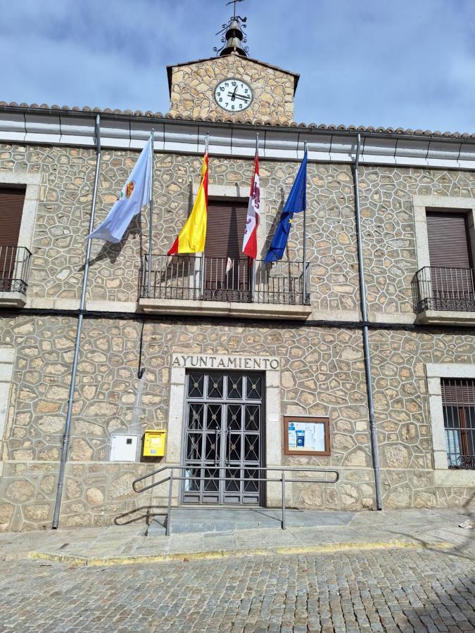 Hostal El Patio Restaurante San Bartolomé de Pinares Εξωτερικό φωτογραφία